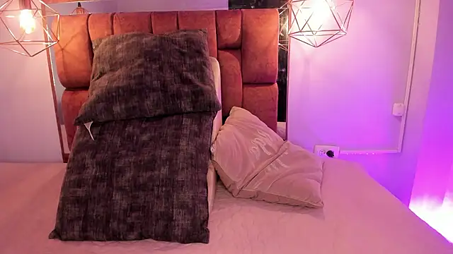 kristakinnky online show from February 24, 2026, 11:44 am