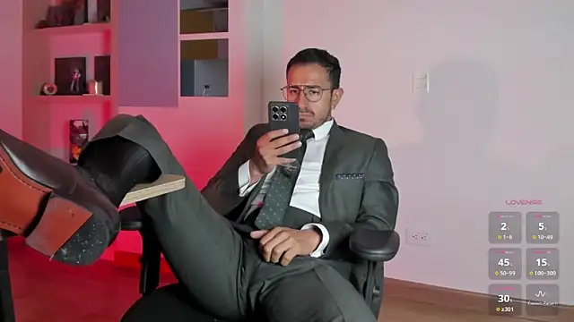 pablo-rincon95 online show from November 13, 2025, 2:54 pm