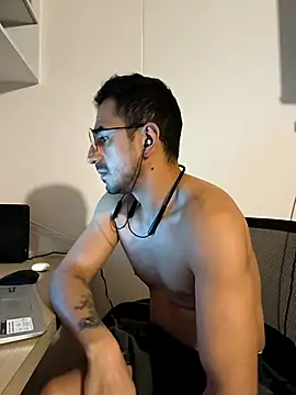 pablo-rincon95 online show from February 14, 2025, 11:09 pm