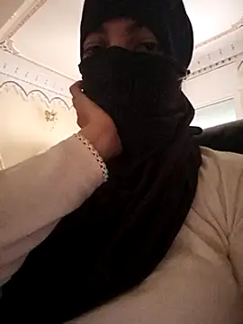 Liliiiblow online show from December 1, 2024, 4:45 pm