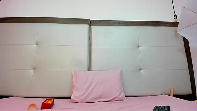 Snapshot of Alisson_Freckles chatting on February 1, 2025, 6:51 pm Alisson Freckles online show from February 1, 2025, 6:51 pm