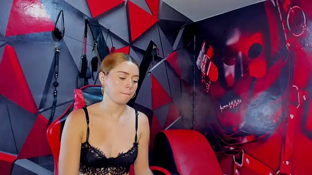 Hana and Zeta online show from December 19, 2025, 12:51 pm