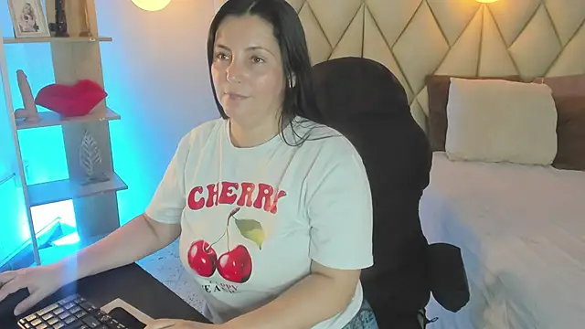 Snapshot of angelswets chatting on May 19, 2026, 2:02 pm angelswets online show from May 19, 2026, 2:02 pm
