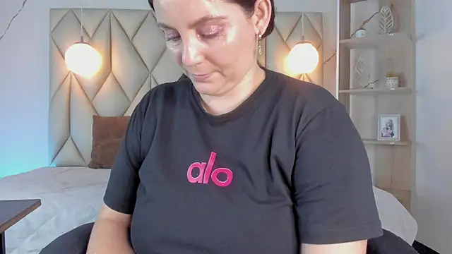 angelswets online show from November 29, 2025, 1:44 pm