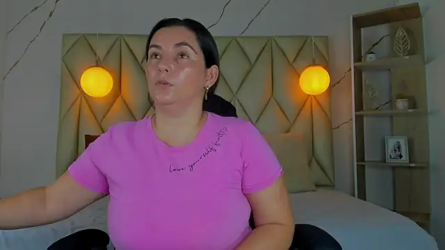 angelswets online show from November 9, 2025, 1:37 pm