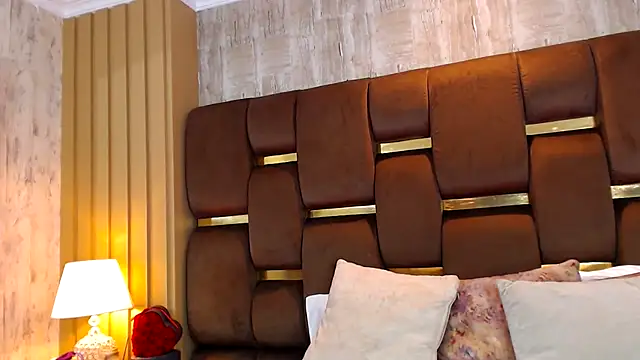 VanessaGlenn online show from November 15, 2025, 8:13 pm