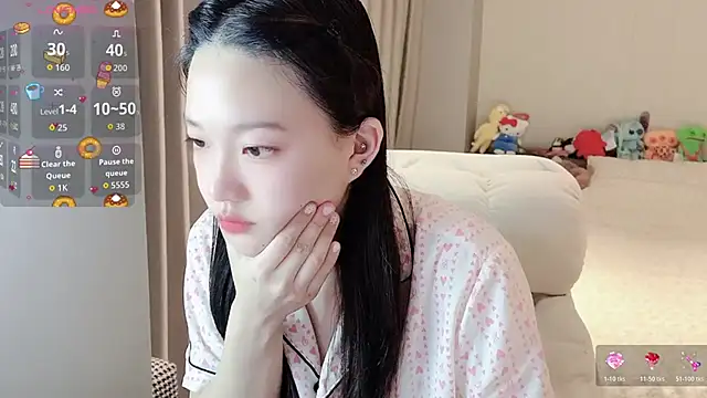 qiqi-666 online show from July 1, 2026, 8:03 am