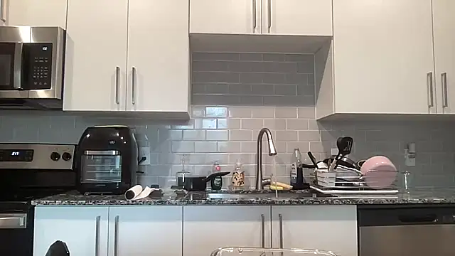 AveryJ99 online show from February 2, 2025, 3:39 pm