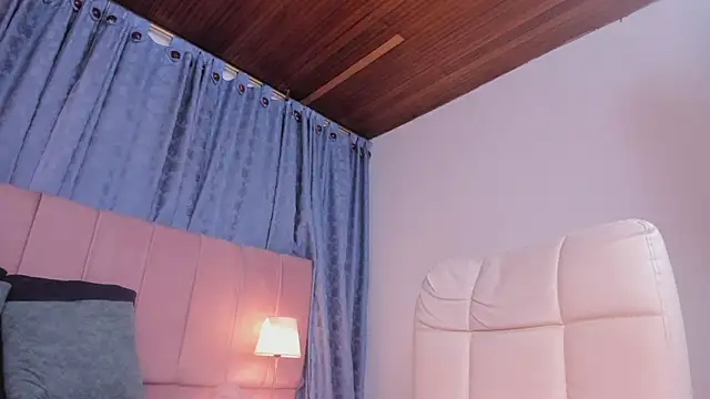 x milu online show from October 25, 2025, 5:35 pm