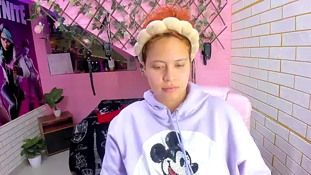 Snapshot of marcellaa303av chatting on February 3, 2026, 3:04 am marcellaa303av online show from February 3, 2026, 3:04 am