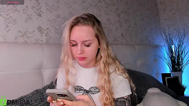 Carol  Cox online show from October 23, 2025, 10:41 pm