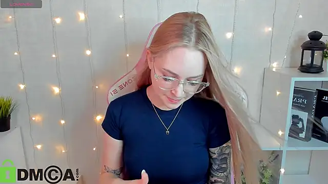 Carol  Cox online show from November 14, 2025, 10:13 pm