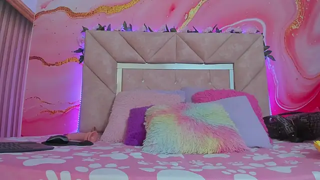 Taylor  cooper online show from October 24, 2025, 6:40 pm