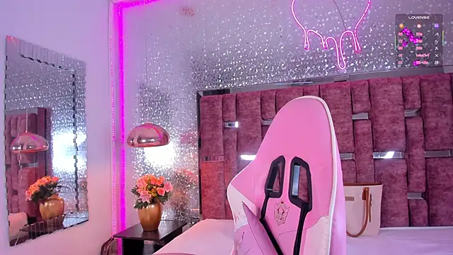 Snapshot of KylieVictoria chatting on November 5, 2025, 4:59 am KylieVictoria online show from November 5, 2025, 4:59 am