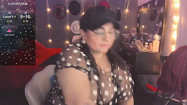 Snapshot of Ivonnee__ chatting on March 5, 2025, 4:56 am Ivonnee   online show from March 5, 2025, 4:56 am