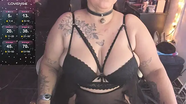 Snapshot of Ivonnee__ chatting on February 13, 2025, 5:37 am Ivonnee   online show from February 13, 2025, 5:37 am