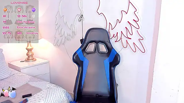 Snapshot of KimRusso_ chatting on December 6, 2024, 12:44 pm KimRusso online show from December 6, 2024, 12:44 pm