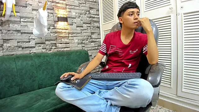 DamiBright online show from October 14, 2025, 5:24 pm