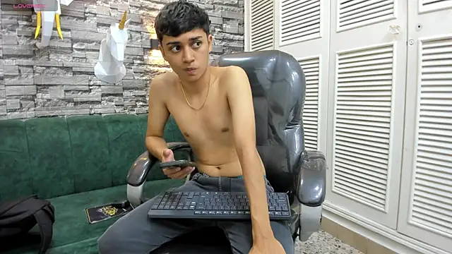 DamiBright online show from November 26, 2025, 5:35 pm