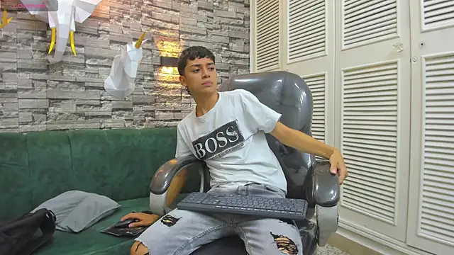 DamiBright online show from November 1, 2025, 6:02 pm