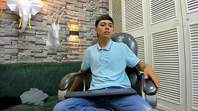 DamiBright online show from October 18, 2025, 5:26 pm