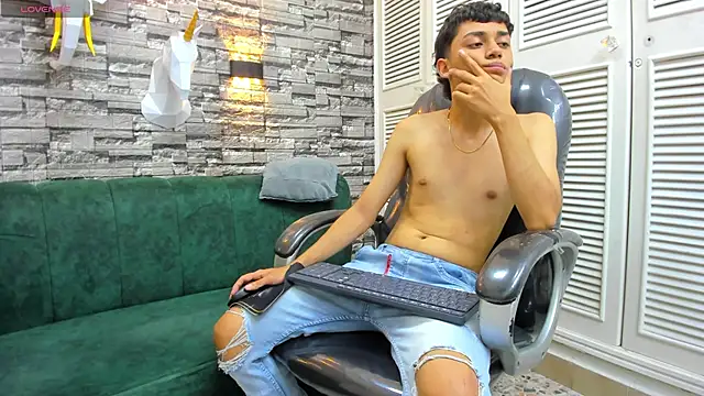 DamiBright online show from November 3, 2025, 5:38 pm