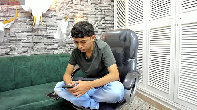 DamiBright online show from November 24, 2025, 5:35 pm