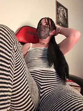 Lina lolo online show from December 14, 2025, 7:52 pm