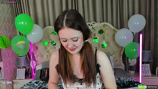 MiriaamWhite online show from March 13, 2025, 6:56 pm