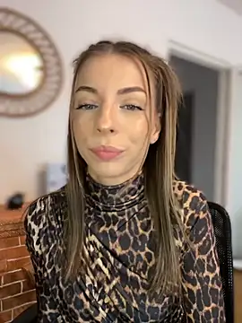 Snapshot of Mia_Ethan chatting on October 22, 2025, 8:03 am Mia Ethan online show from October 22, 2025, 8:03 am