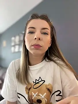 Mia Ethan online show from May 19, 2026, 6:42 am