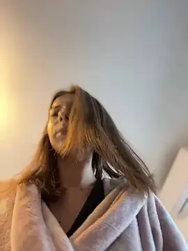 Mia Ethan online show from January 28, 2025, 11:49 am