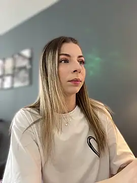 Mia Ethan online show from May 7, 2026, 7:23 am