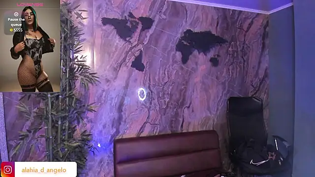 Snapshot of Alahia_Dangelo chatting on February 4, 2026, 5:41 pm Alahia Dangelo online show from February 4, 2026, 5:41 pm