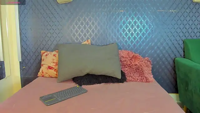  maria foxx  online show from November 20, 2025, 6:08 pm