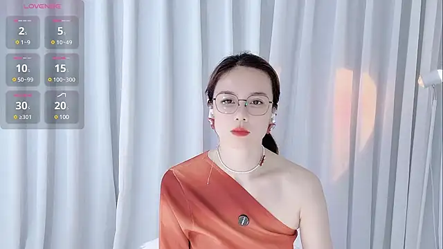 Snapshot of Alina-688- chatting on March 10, 2025, 1:32 pm Alina-688- online show from March 10, 2025, 1:32 pm