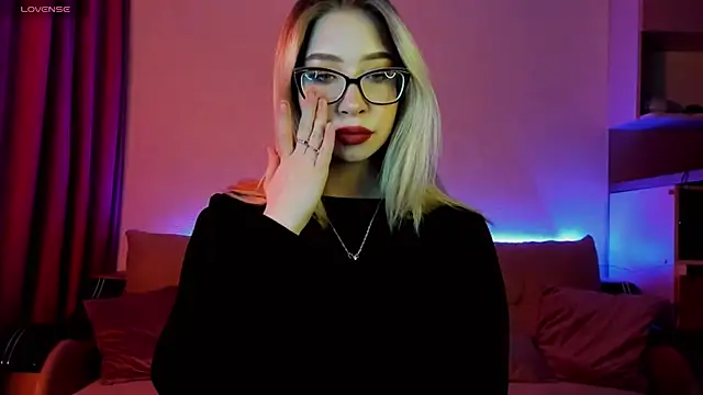 Snapshot of Annabelle_Art chatting on March 11, 2025, 5:13 pm Annabelle Art online show from March 11, 2025, 5:13 pm