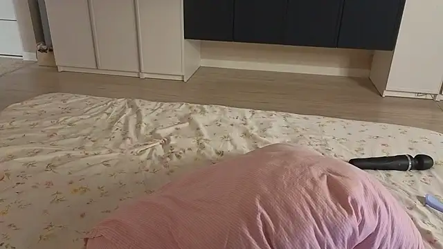 endlesssoffi online show from March 5, 2026, 6:26 pm