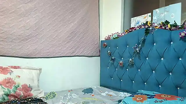 Milkdulce1 online show from March 9, 2026, 4:32 pm