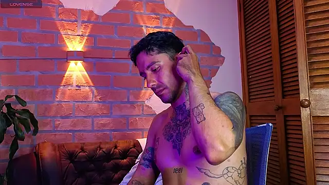 Dylanstonne online show from November 7, 2025, 9:08 pm