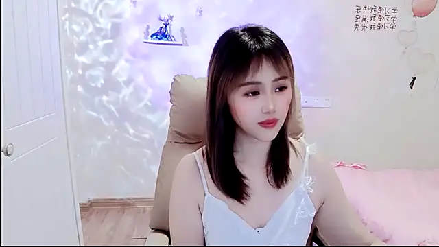 susan-YY online show from December 16, 2024, 11:01 am