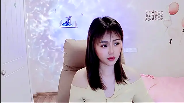 susan-YY online show from December 17, 2024, 9:17 am