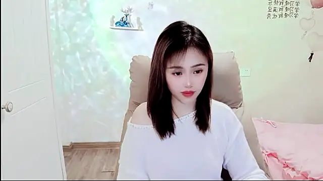 susan-YY online show from December 15, 2024, 11:45 am