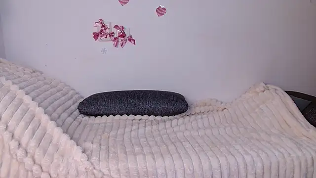 bellaa love  online show from April 1, 2026, 12:13 am