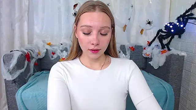 bellaa love  online show from October 13, 2025, 1:29 am