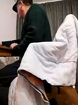 25mitch online show from November 23, 2025, 8:08 pm