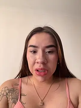 Im Valen Cute online show from November 4, 2025, 4:22 pm