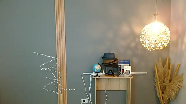 Reiko 85  online show from February 13, 2026, 2:28 pm