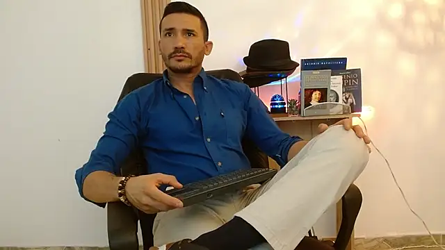 Reiko 85  online show from November 12, 2025, 2:54 pm