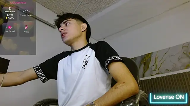 Snapshot of Dyla_n18 chatting on February 8, 2026, 4:37 pm Dyla n18 online show from February 8, 2026, 4:37 pm